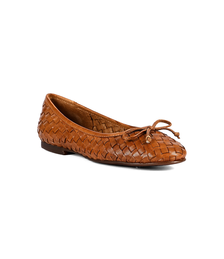 
                  
                    A brown hand-woven leather flat shoe with a bow on the toe and a slight heel, showcasing intentional craftsmanship, set against a white background. The shoe is called Business from the brand Roan.
                  
                